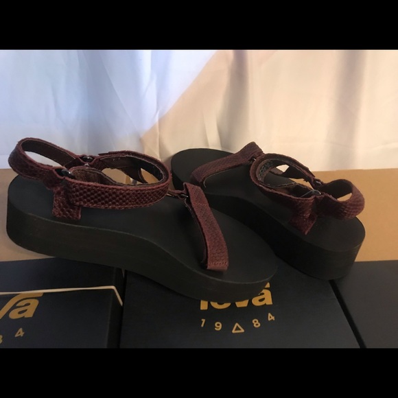 SEE TODAY'S DEAL⬇! NIB Flatform Everglade Teva’s - Picture 6 of 8